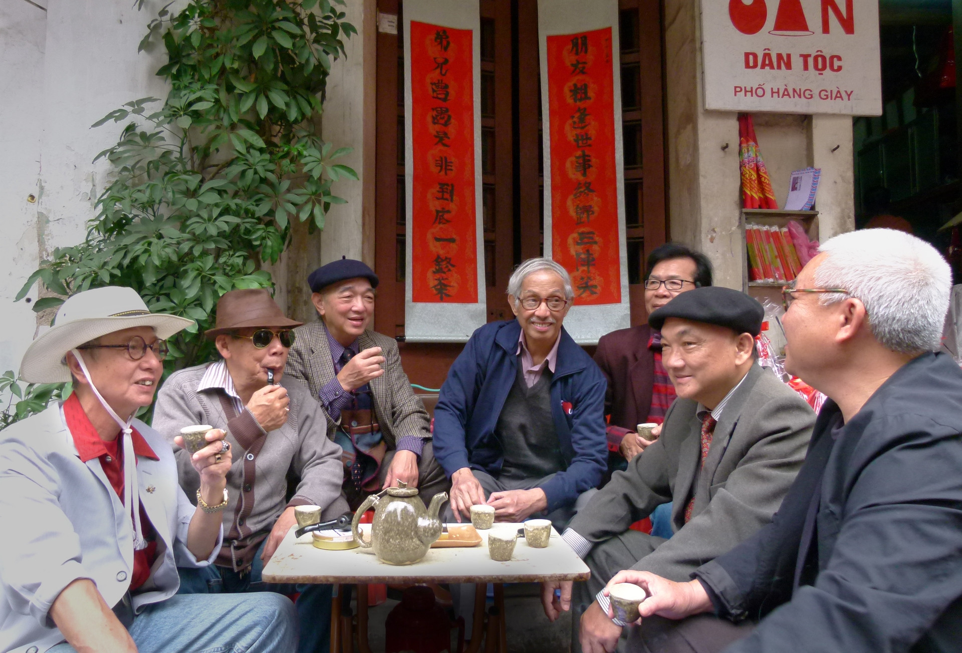 Nhiếp ảnh gia 74 tuổi kể Tết Hà Nội xưa và những cuộc dạo phố đêm giao thừa