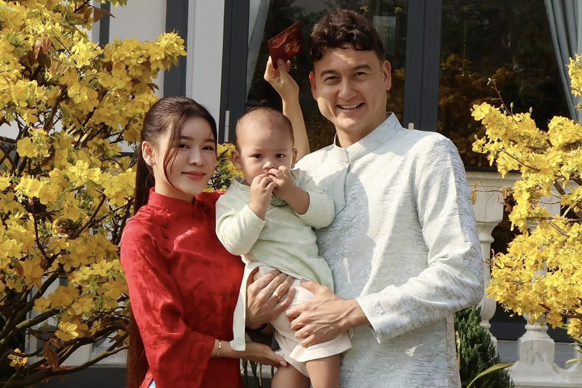 Sao bóng đá Việt Nam tưng bừng chơi Tết