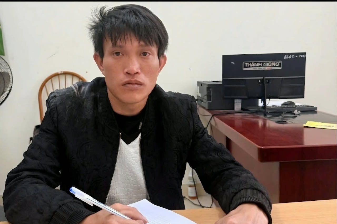 Tin mới về vụ người đàn ông đốt 2 ô tô và cửa chùa ở Hải Phòng