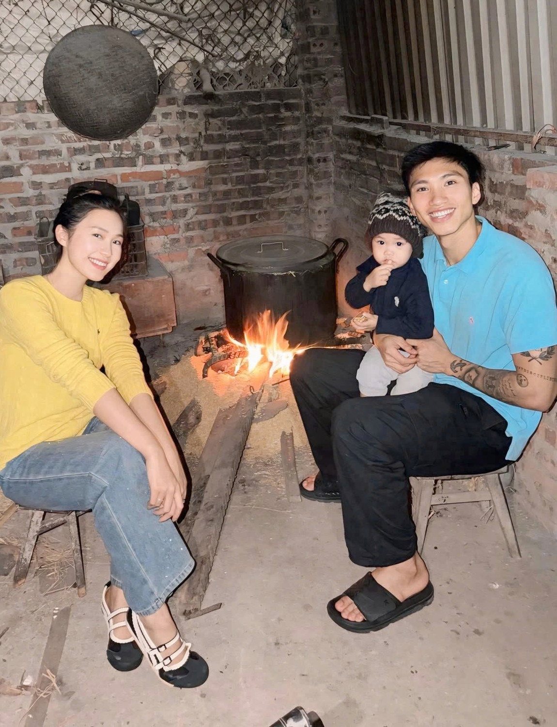 Sao bóng đá Việt Nam tưng bừng chơi Tết van hau.jpg