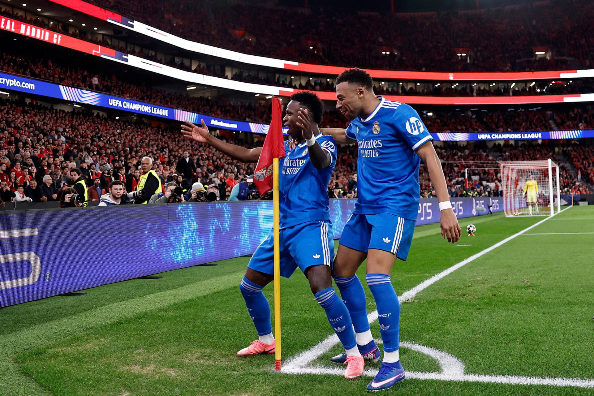 Vinicius Mbappe Benfica Real Madrid.jpg