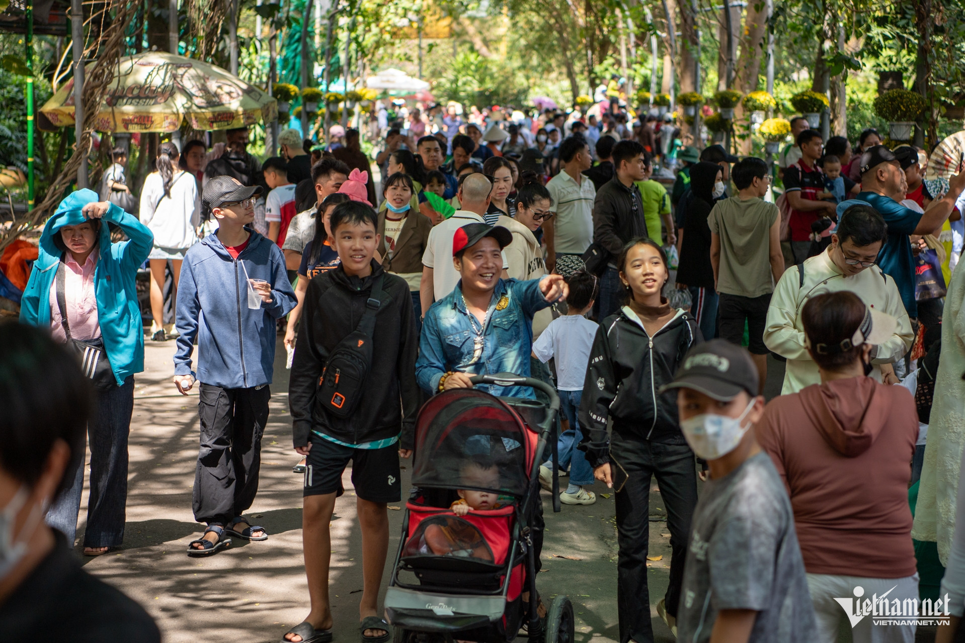 W-Thảo cầm viên mùng 2 tết Tuấn Hùng 70.jpg