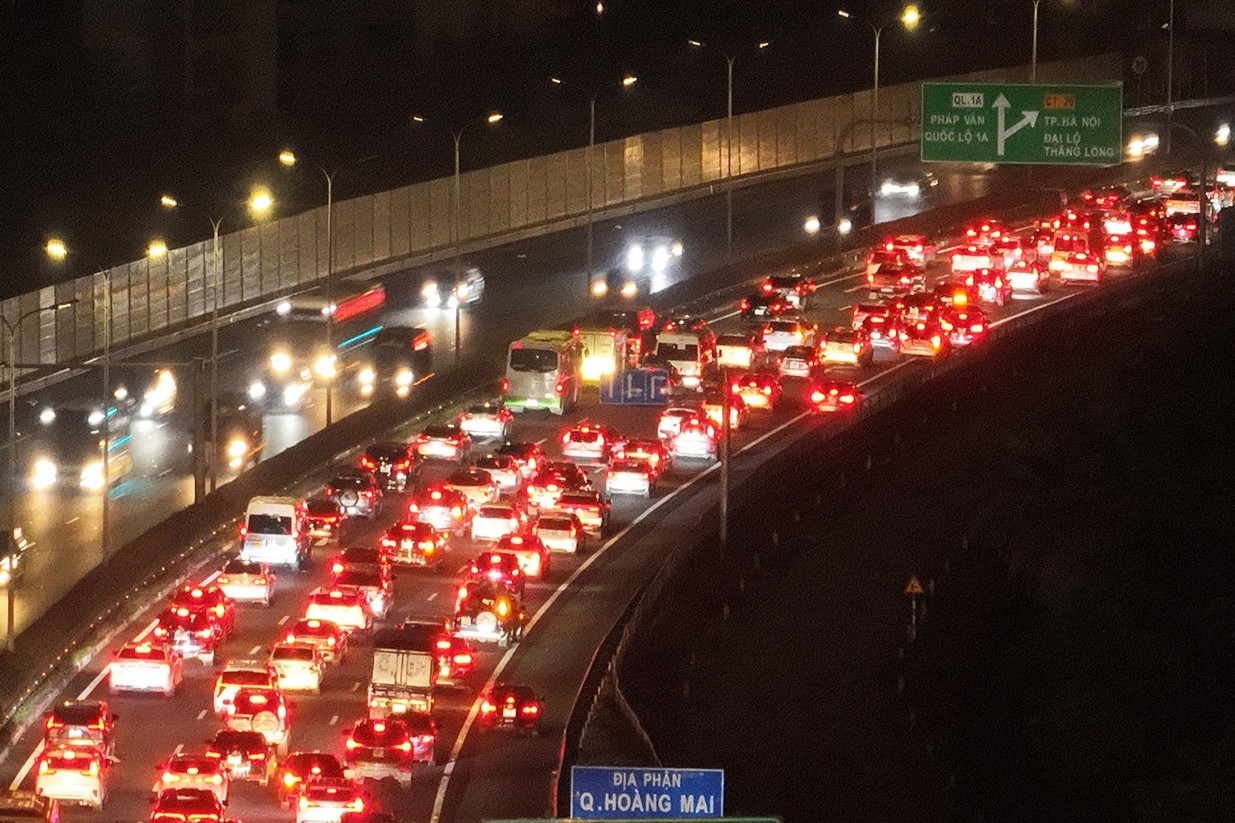 Chuẩn bị gì để lái xe trở lại thành phố sau Tết an toàn, đỡ 'dính' tắc đường