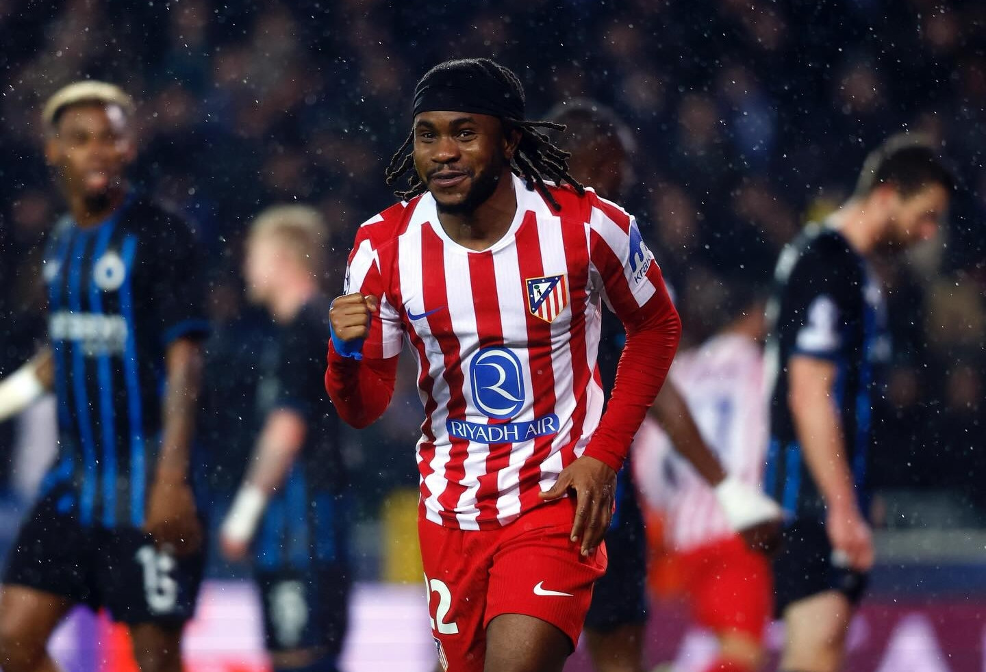 Atletico tuột chiến thắng sau màn rượt đuổi siêu kịch tính