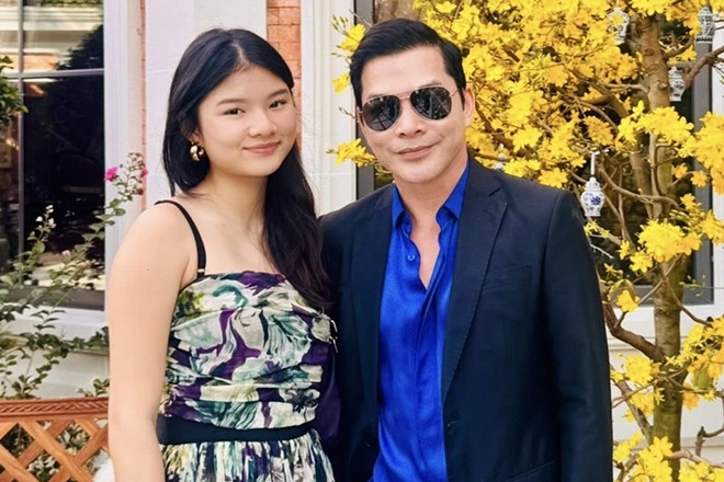 Con gái Trương Ngọc Ánh đi chúc Tết cùng bố, Giáng My khoe vẻ đẹp không tuổi