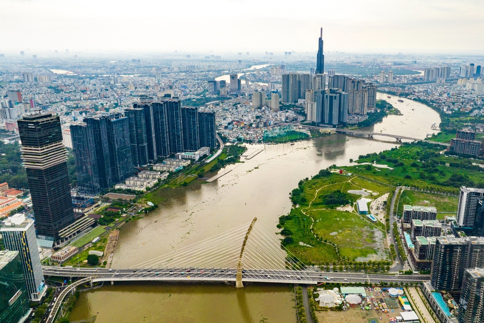 Để 'cỗ máy kinh tế khổng lồ' bứt tốc, TPHCM cần nâng cấp ‘hệ điều hành’