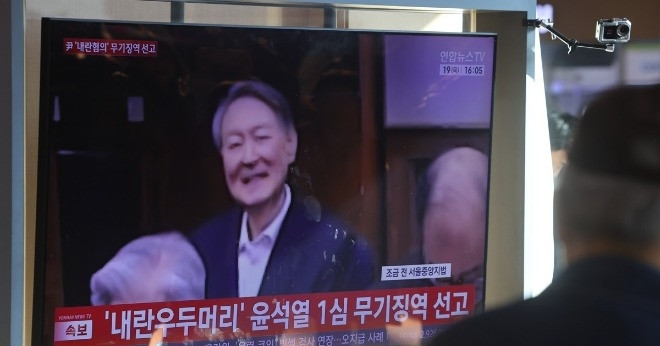Hàn Quốc chia rẽ sâu sắc sau bản án chung thân cựu Tổng thống Yoon Suk-yeol