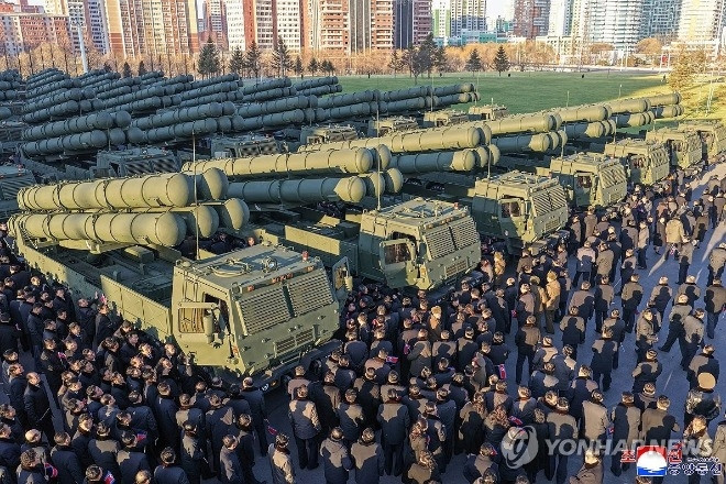 Triều Tiên ra mắt dàn pháo phản lực phóng loạt có thể mang đầu đạn hạt nhân