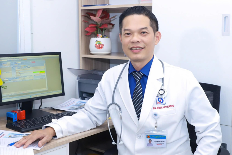 Từ cậu bé nghèo hay đau ốm trở thành bác sĩ Trưởng khối sản bệnh viện lớn