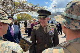 Tướng Mỹ bất ngờ tới thăm Venezuela