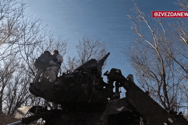 Video pháo 'Hoa mẫu đơn' Nga bắn cháy mục tiêu đang ngụy trang của Ukraine