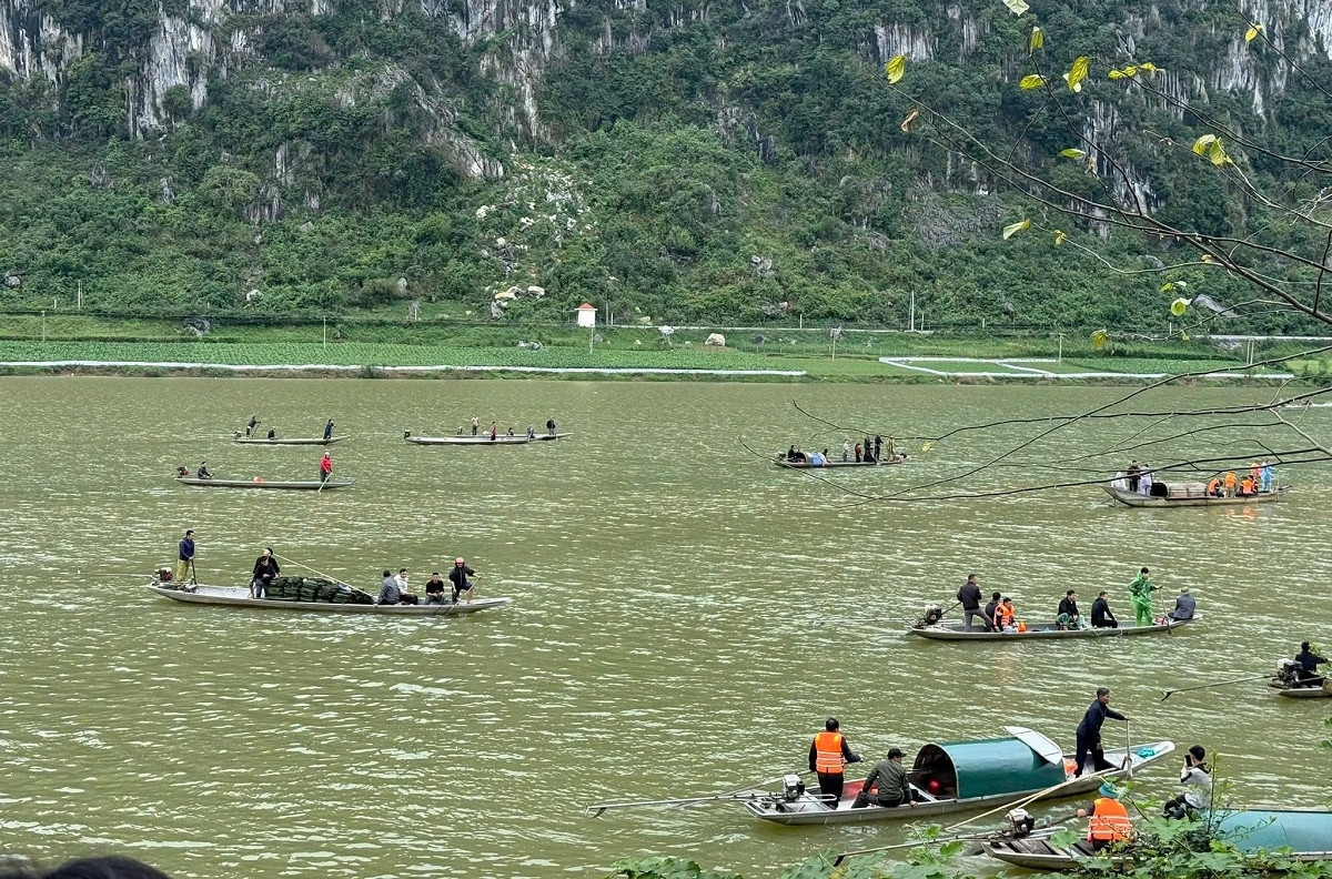 Vụ lật thuyền 4 người chết và mất tích: Huy động gần 200 người tìm kiếm nạn nhân