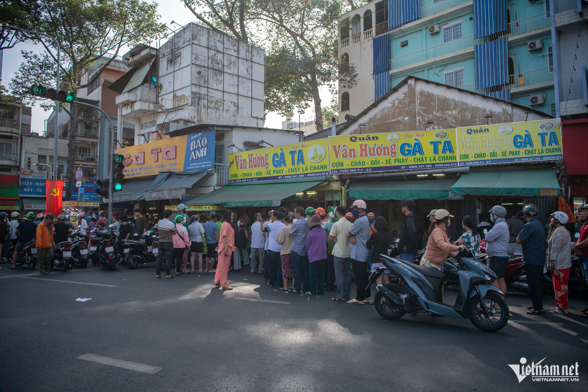 W-Mùng 3 cúng gà TPHCM Tuấn Hùng 28.jpg