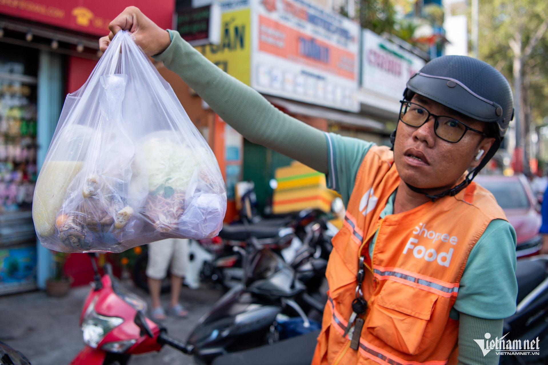 W-Mùng 3 cúng gà TPHCM Tuấn Hùng 7.jpg