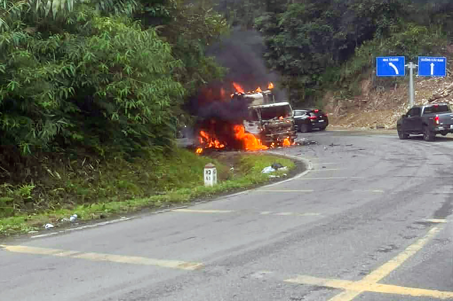 Xe tai boc chay   2.jpg