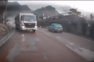 Bản tin sáng 2/2: Kinh nghiệm sau vụ xe tải bất ngờ mất phanh trên đèo Đá Trắng