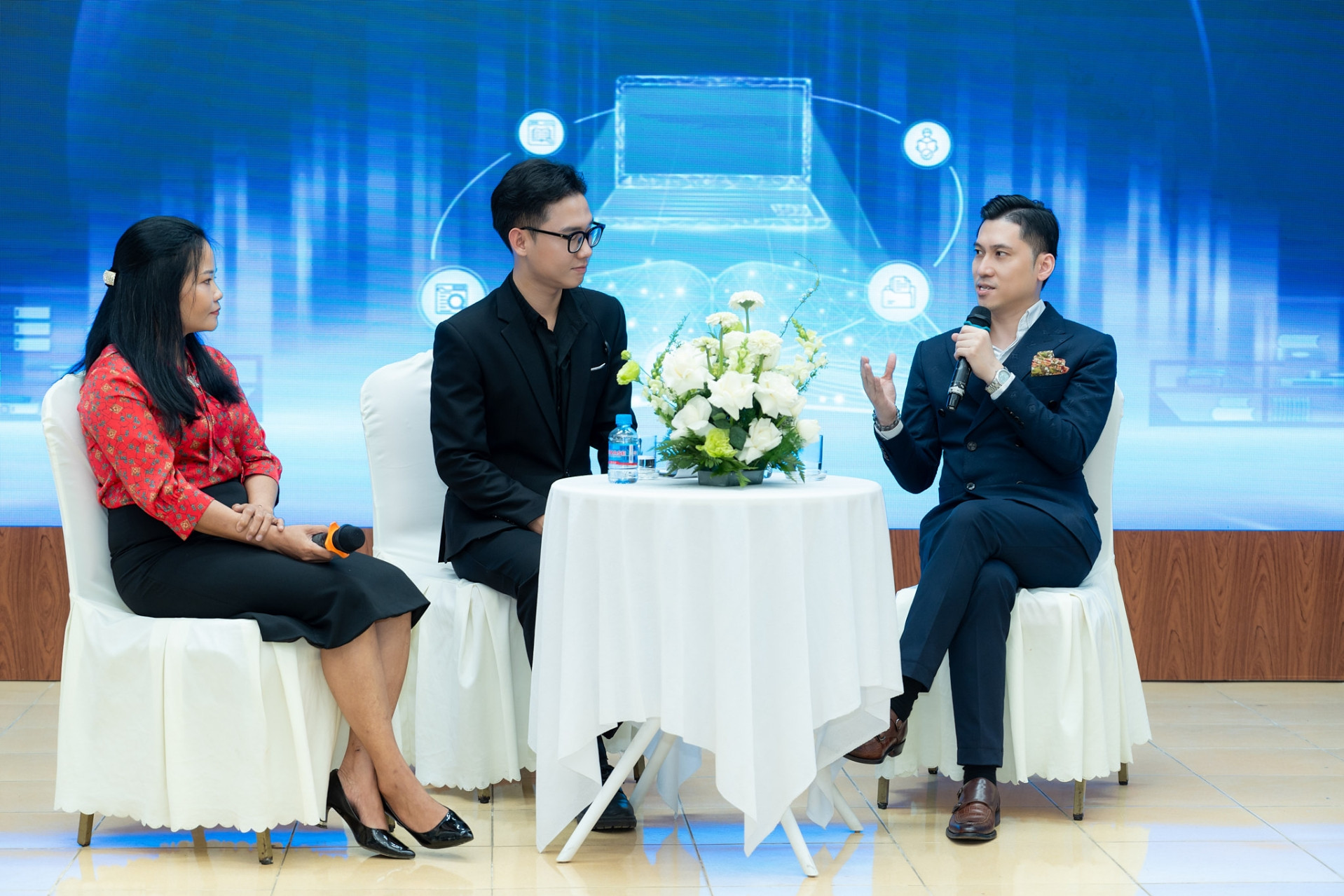 batch_talkshow tri thuc v& cong nghe.jpg