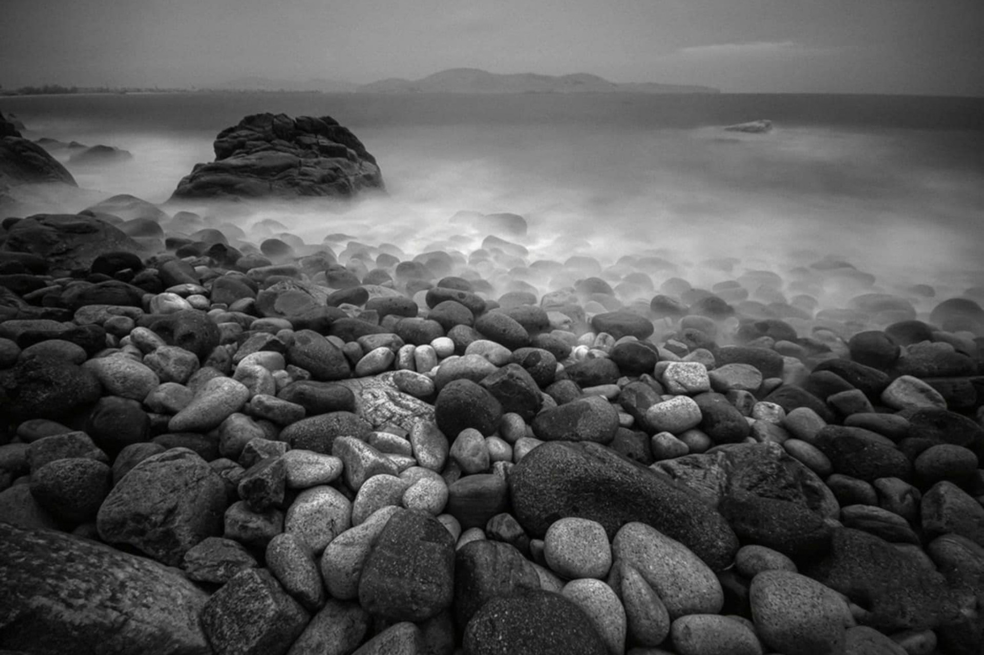 batch_Tĩnh lặng 2   Hoàng Thế Nhiệm.jpg