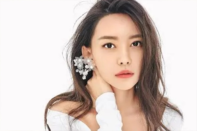 Ca sĩ Vu Văn Văn ngã quỵ trên sân khấu, cấp cứu trong hôn mê