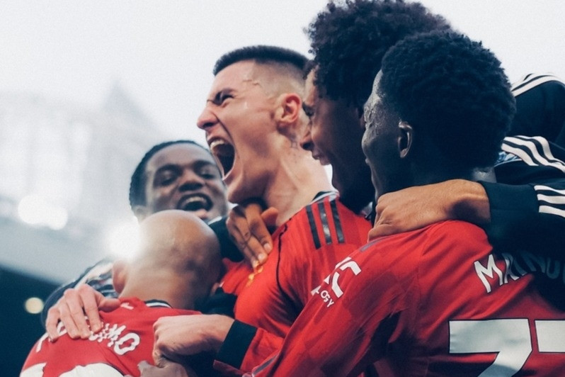 Rooney nói về MU và Carrick khiến ai nấy đều gật gù