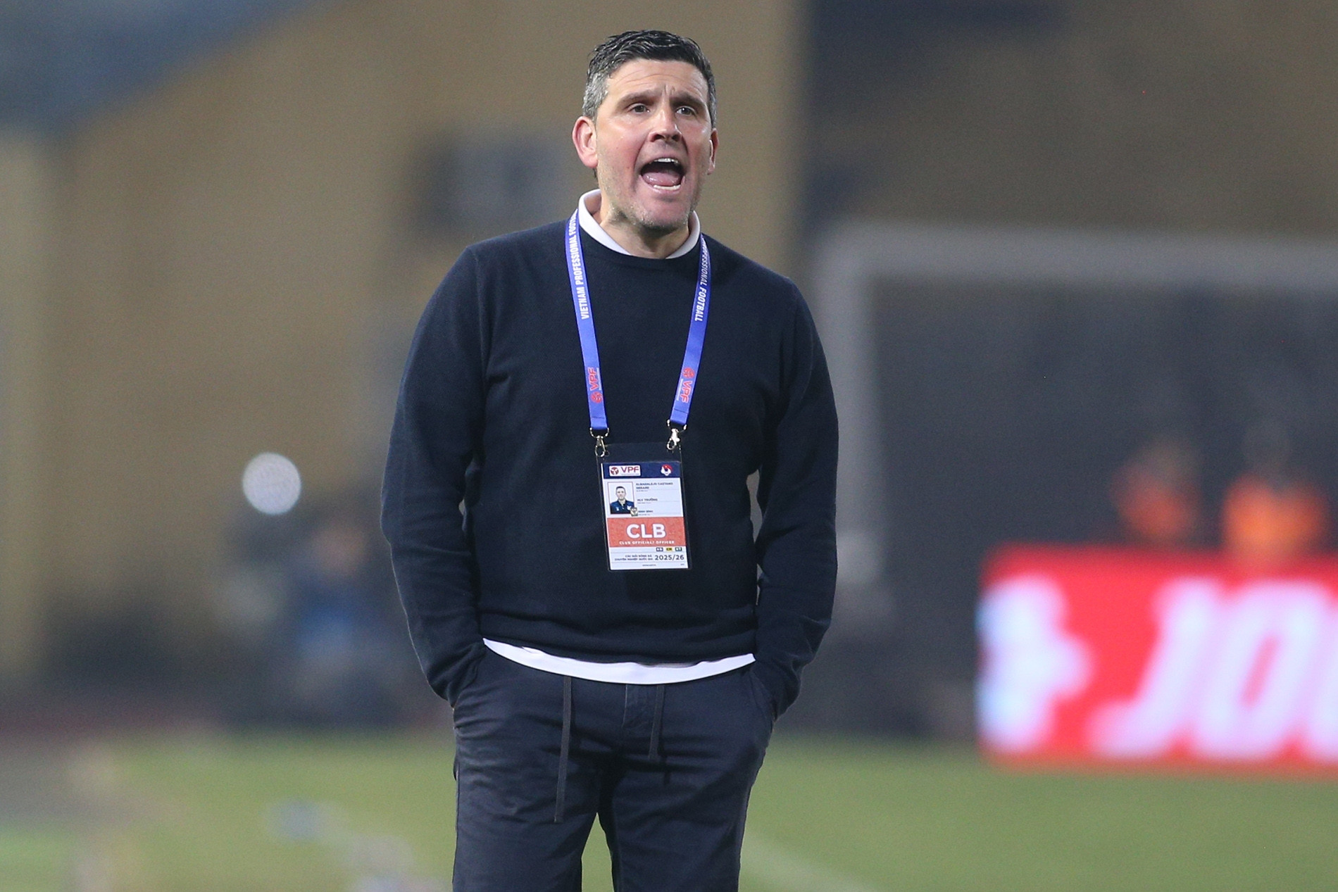 Công kích trọng tài, HLV Ninh Bình nhận án nặng