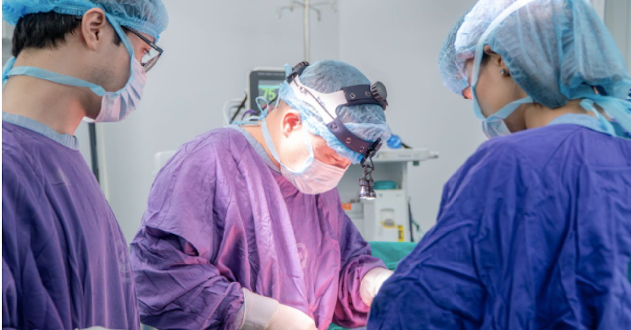 Dấu hiệu cảnh báo vỡ túi ngực khi chơi pickleball