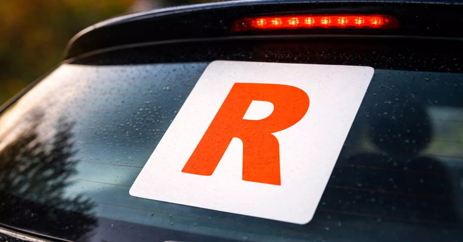 Giám sát chặt tài xế trẻ mới nhận bằng lái xe: Loạt quy định mới ở Bắc Ireland