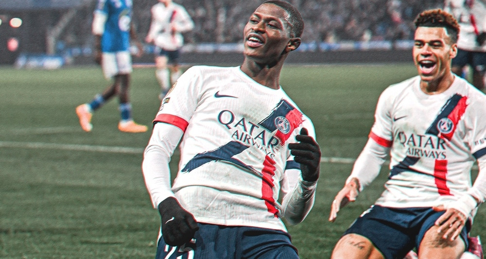 Hakimi bị đuổi, siêu hậu vệ Mendes giúp PSG đòi lại ngôi đầu