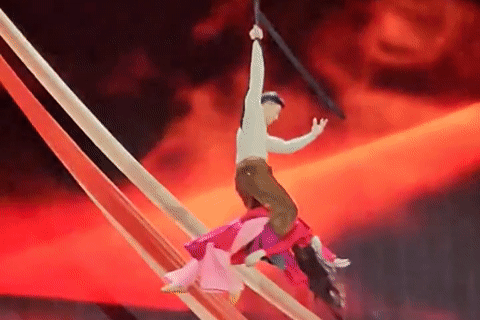 Hòa Minzy mạo hiểm đu người không đai an toàn và màn diễn xuất thần của 8 hoa hậu, á hậu