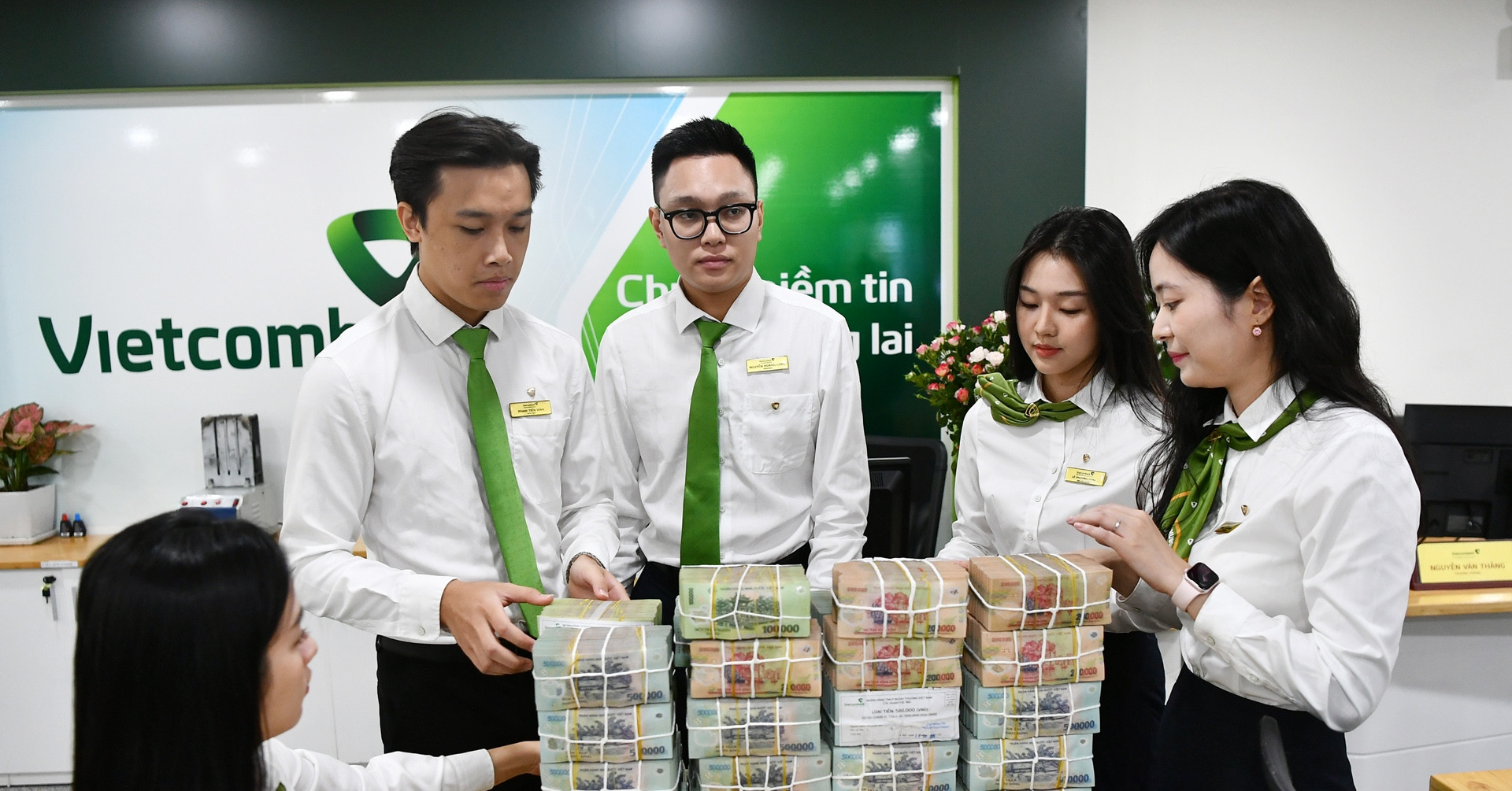 Khi tiền không còn rẻ vì nó phải thế