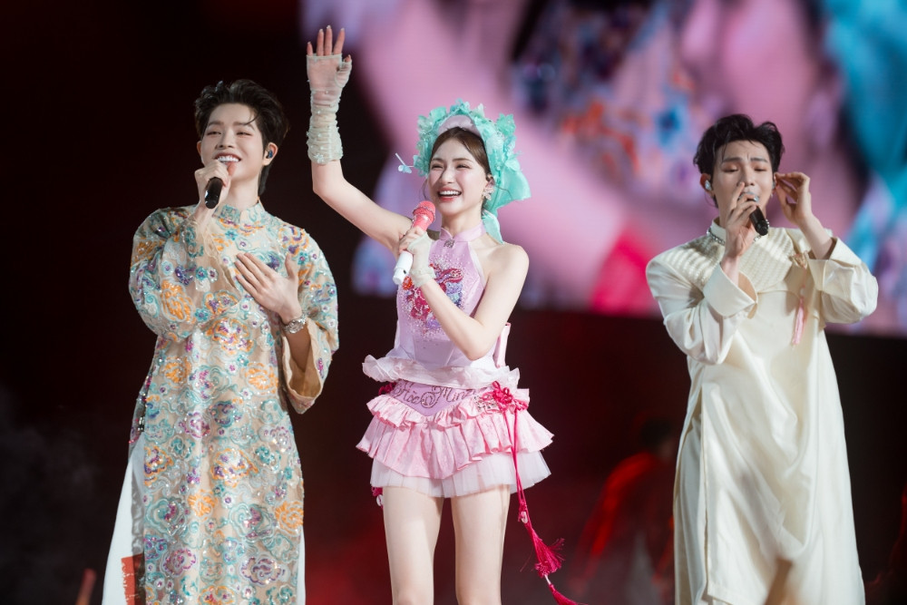 MASHUP TẾT (3 BÀI) với ĐỨc Phúc và Erik.jpg