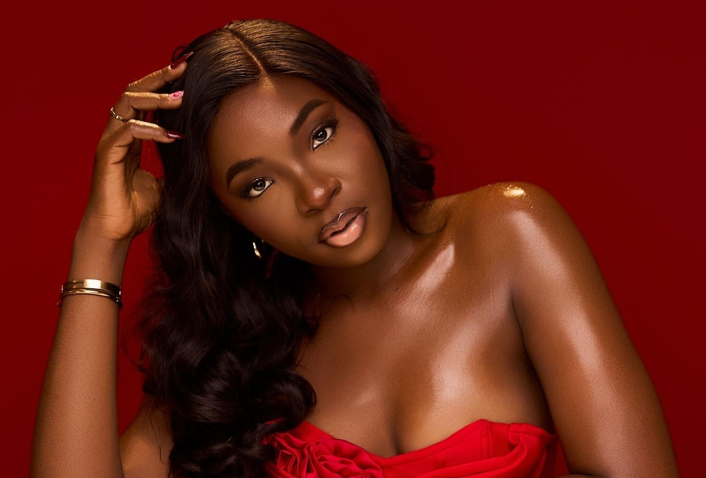 Nữ ca sĩ 26 tuổi qua đời do bị rắn độc cắn