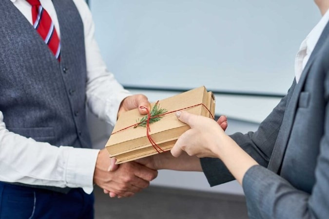 Thủ tướng: Nghiêm cấm dùng công quỹ biếu quà Tết cho lãnh đạo các cấp