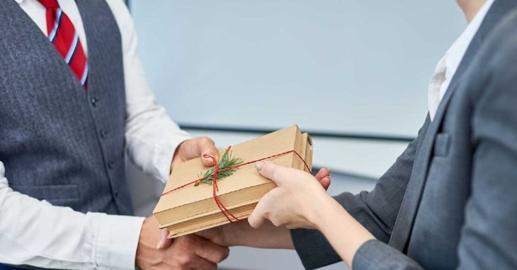 Thủ tướng: Nghiêm cấm dùng công quỹ biếu quà Tết cho lãnh đạo các cấp