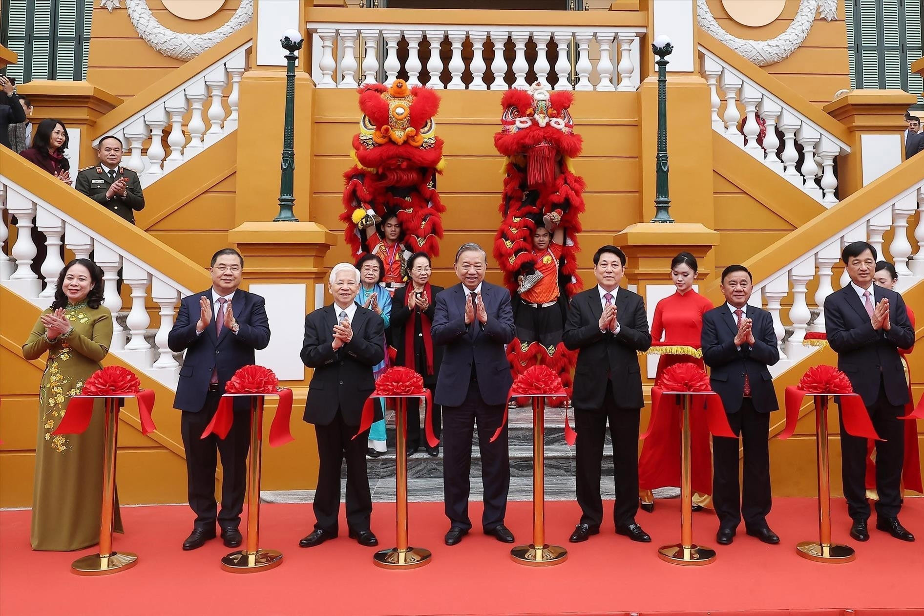 Tổng Bí thư và Chủ tịch nước cắt băng khánh thành trụ sở làm việc Cơ quan Chủ tịch nước