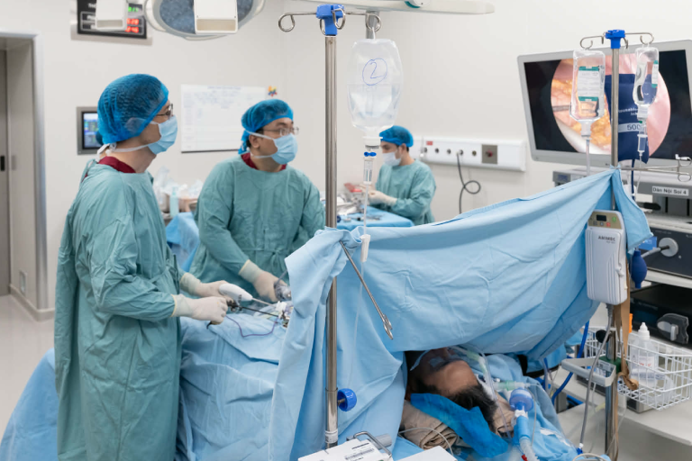 Từ dấu hiệu khi ăn, người đàn ông phát hiện 3 bệnh ung thư cùng lúc