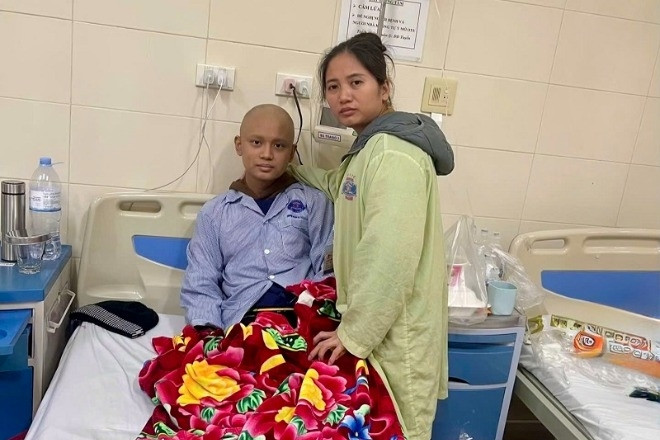 Ung thư xương ập đến, cậu bé 16 tuổi ở Nghệ An dang dở giấc mơ sân cỏ