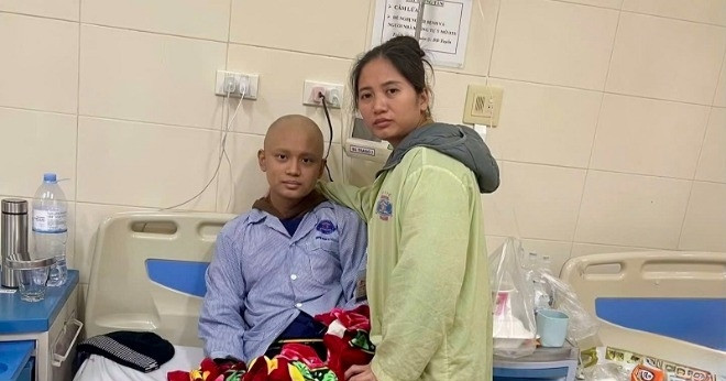 Ung thư xương ập đến, cậu bé 16 tuổi ở Nghệ An dang dở giấc mơ sân cỏ