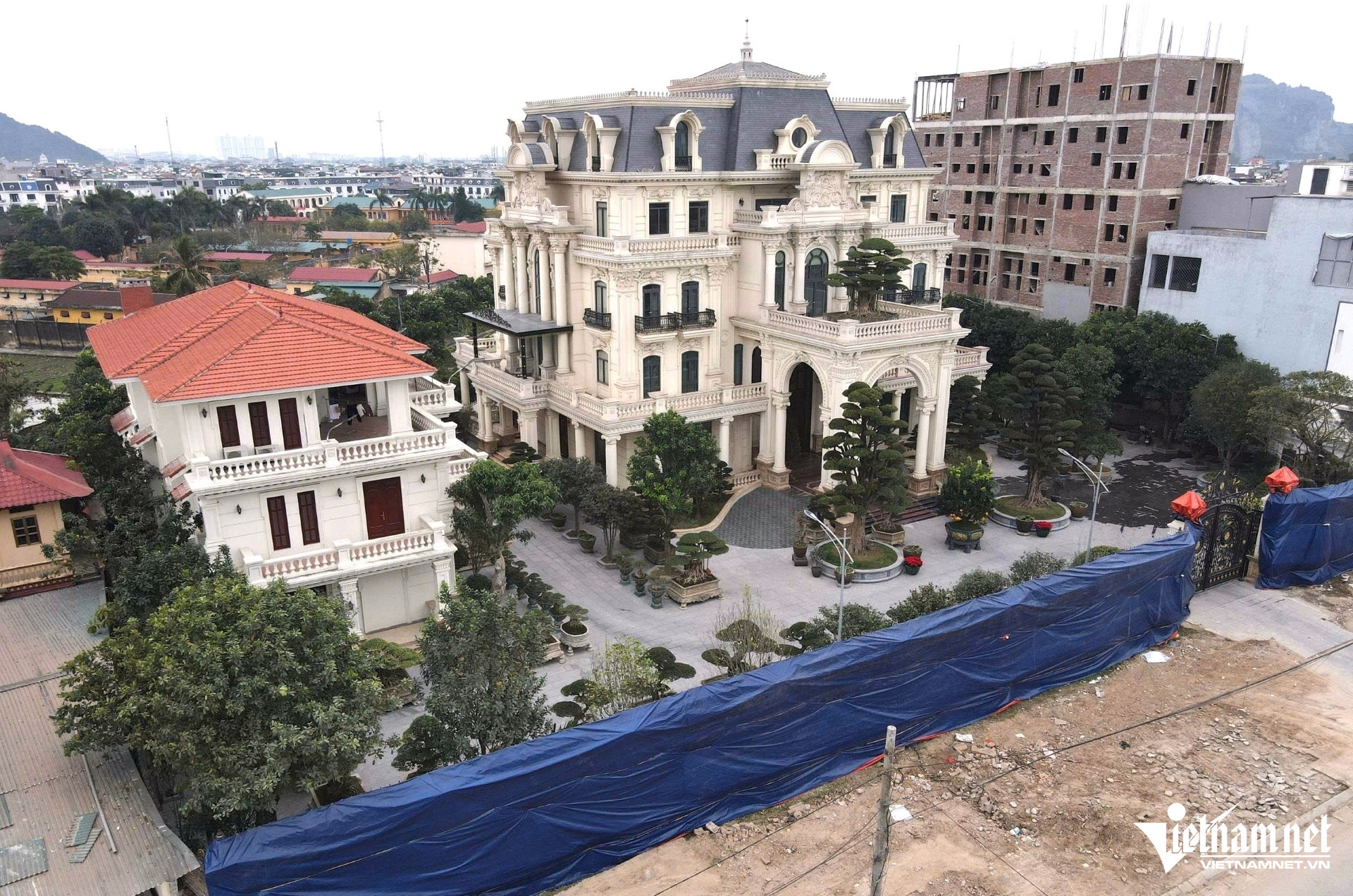 W-a2Phá dỡ hàng trăm căn nhà.jpg