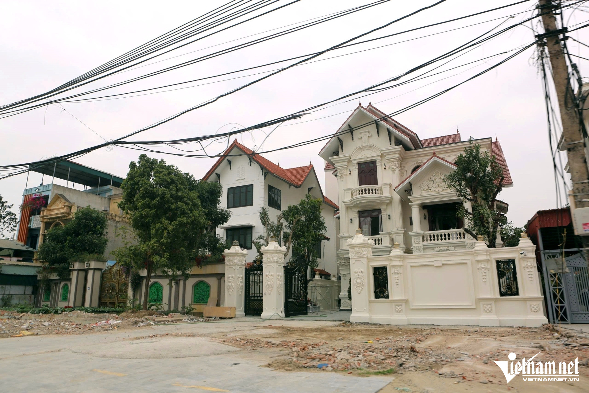 W-a3Phá dỡ hàng trăm căn nhà.jpg