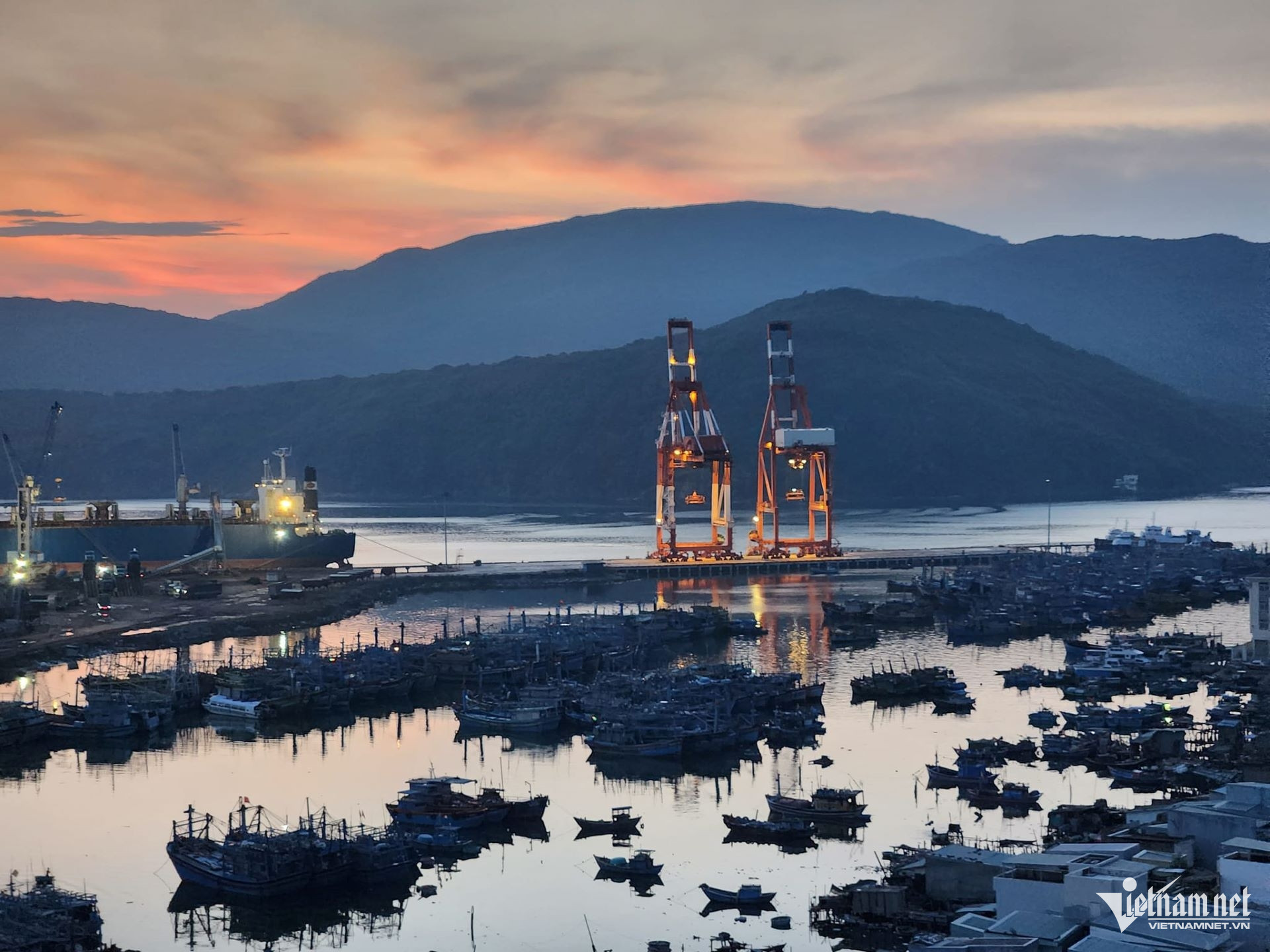 W-Ảnh Biển Đông xong.jpg