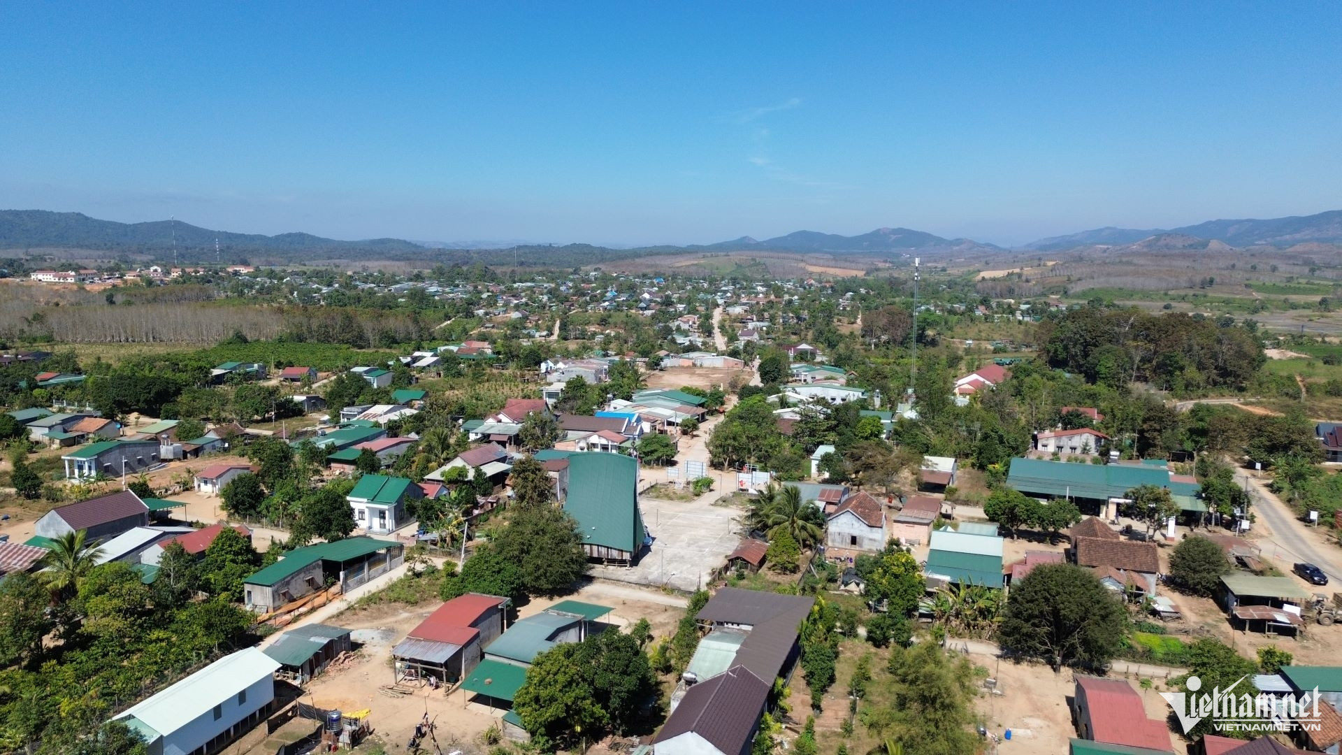 W-Đảng viên người DTTS luôn đóng vai trò nòng cốt, tiên phong trong phát triển kinh tế ở các thôn, làng vùng đồng bào DTTS. (Ảnh: Ngọc Chí).jpg