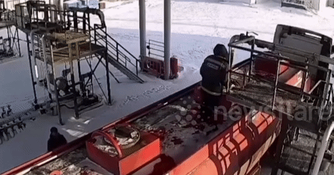 Xe bồn phát nổ kinh hoàng khi đang tiếp nhiên liệu tại trạm xăng