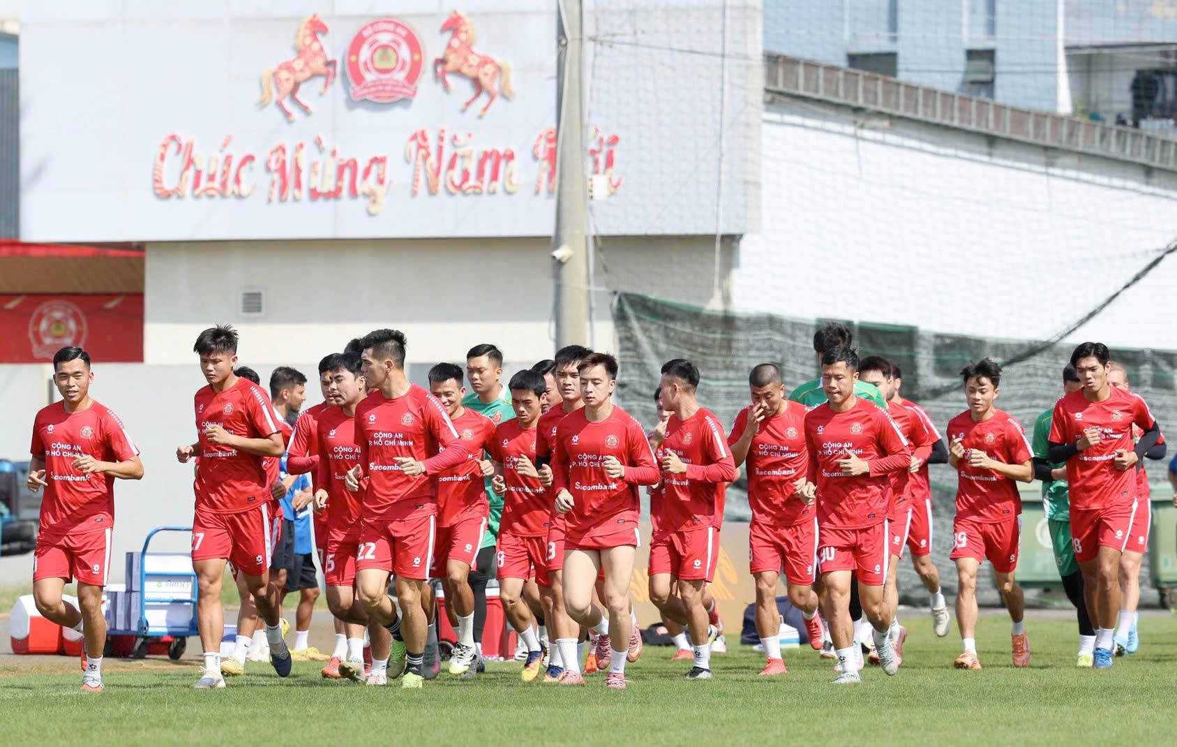 Các đội V-League nô nức hội quân sau Tết catphcm.jpg