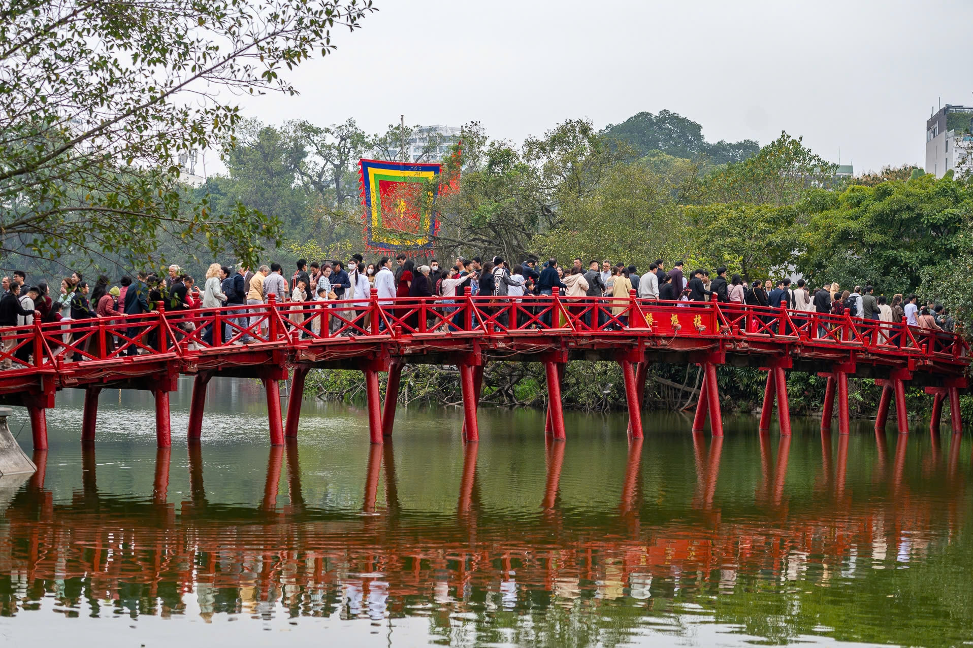Hà Nội gây sốt với du khách Anh, lượng tìm kiếm chuyến bay tăng 103%