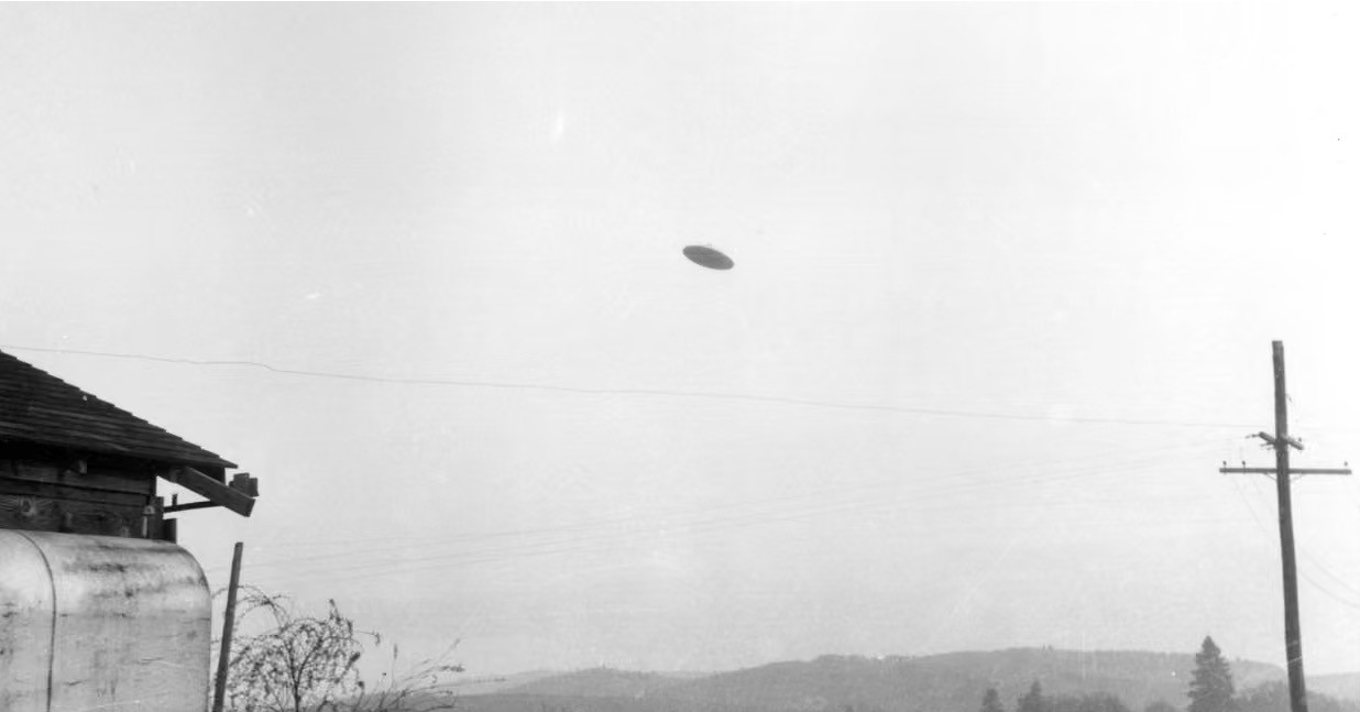 Ông Trump hứa công bố mọi hồ sơ về người ngoài trái đất, đĩa bay