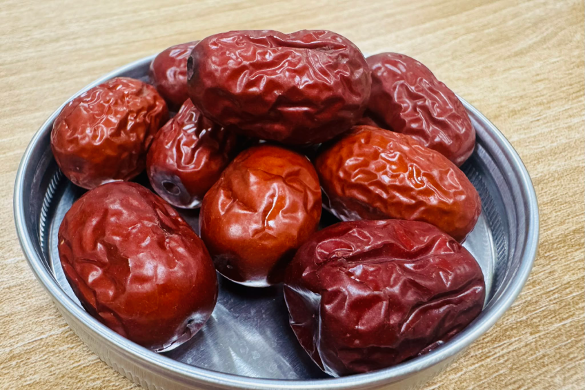 Táo đỏ được ví như nhân sâm nhưng ai không nên ăn