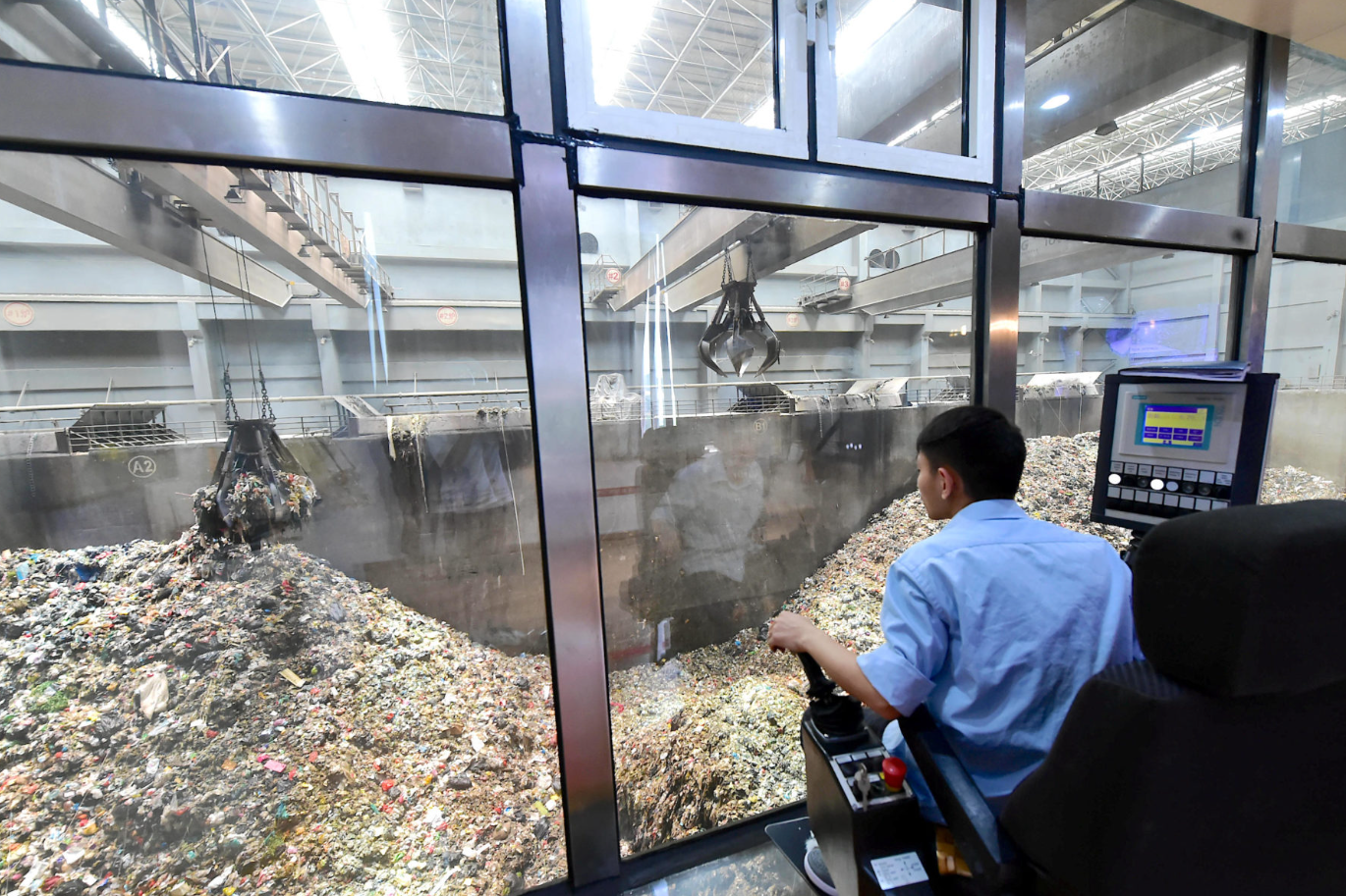 Trung Quốc đảo chiều 'ác mộng' môi trường, biến núi rác thành mỏ vàng