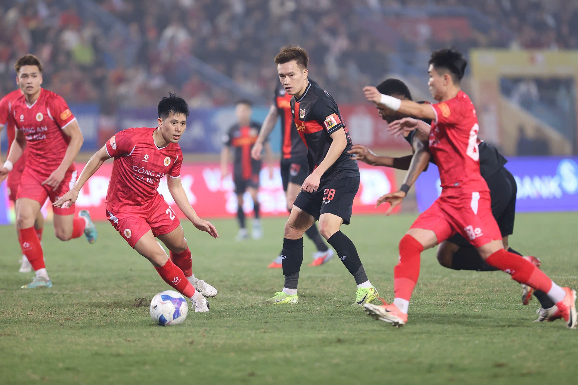 V-League trở lại sau Tết: Ai tranh, ai bỏ cuộc đua vô địch?