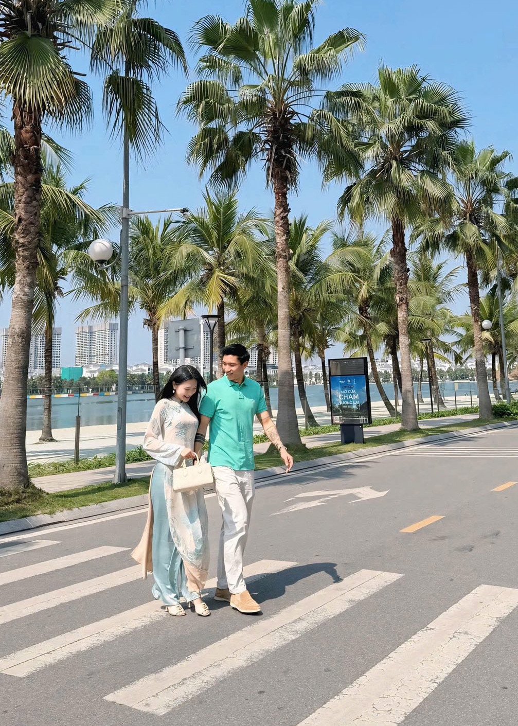 Văn Hậu chơi Tết "bù" cùng Hải My van hau hai my 5.jpg